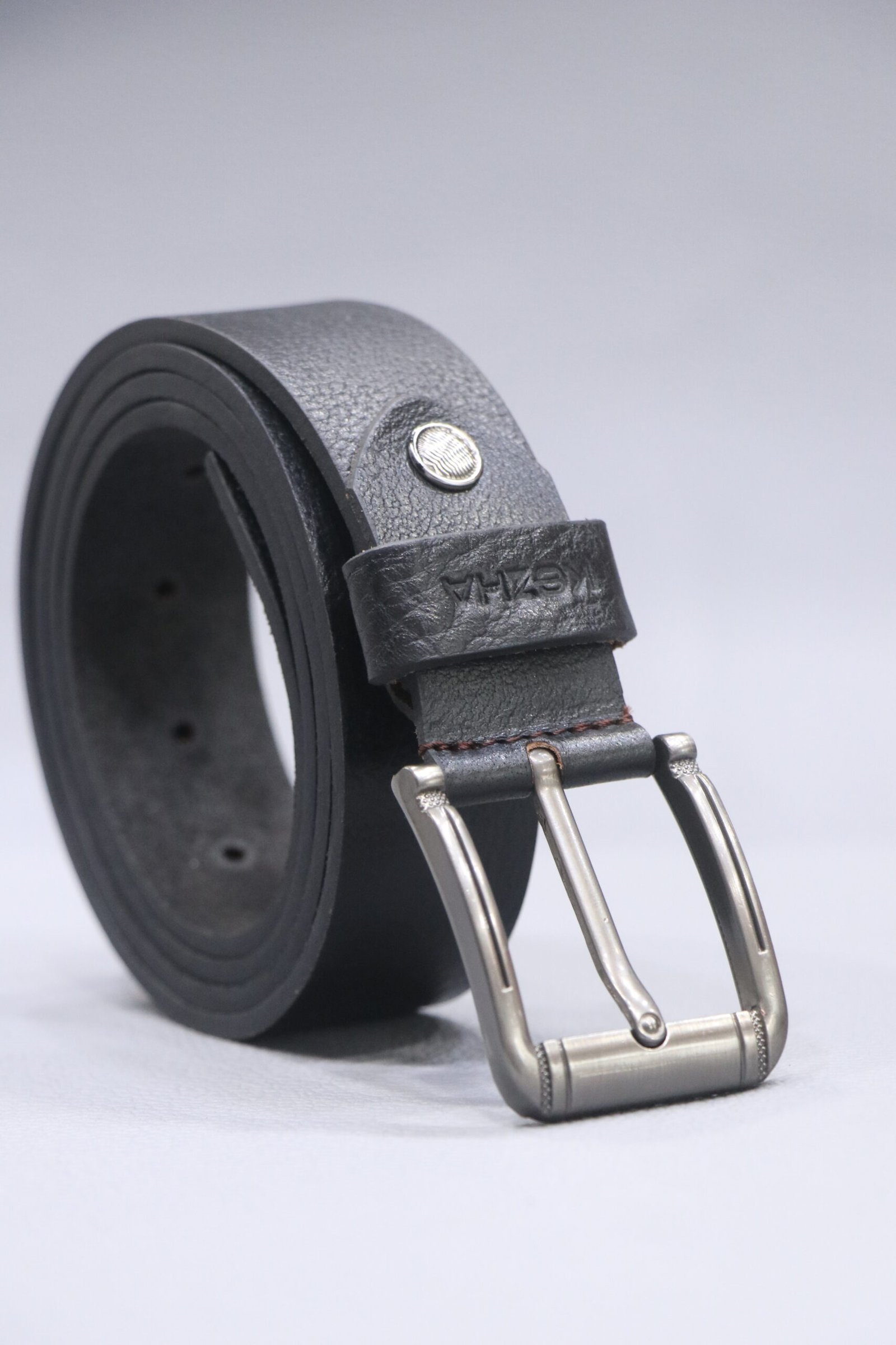 Pin buckle leather belt